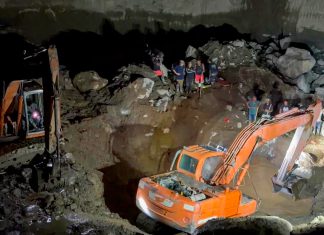 Tragedia en una mina de Colombia deja 13 fallecidos Equipos de rescate trabajan tras el derrumbe de una mina ilegal de oro en Nariño, Colombia