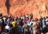 Más de 100 muertos por derrumbe de mina de oro en República Centroafricana Personas y equipos de seguridad en una mina de oro tras un derrumbe en República Centroafricana