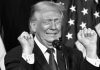 Deuda récord y guerra ponen contra las cuerdas a Estados Unidos Donald Trump habla frente a banderas de Estados Unidos durante un acto público.