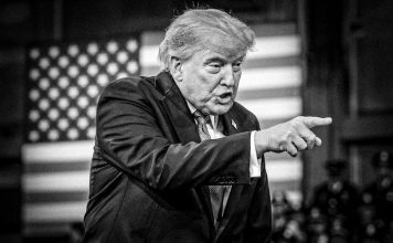 Irán: Estados Unidos busca saquear los recursos de la región Donald Trump, presidente de los Estados Unidos senalando con el dedo durante conferencia