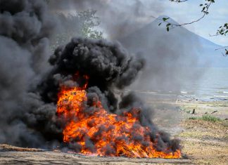Policía de Nicaragua incauta e incinera 694 kilogramos de cocaína que ingresaron desde Costa Rica Incineran el cargamento tras confirmar la presencia de cocaína