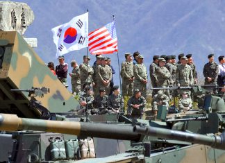 Estados Unidos y Corea del Sur suspenden maniobras militares Soldados de Corea del Sur y Estados Unidos durante un ejercicio militar conjunto en 2017