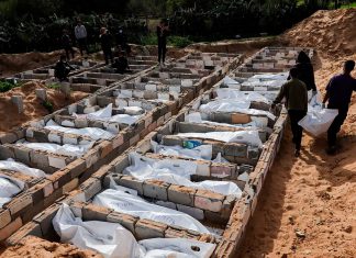 Israel retiene los cuerpos de más de 800 palestinos Fosa común en Gaza donde son enterrados restos de palestinos no identificados.