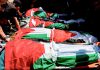 Hamás acusa a Israel de dinamitar la tregua en Gaza Dolientes acompañan los cuerpos de cuatro palestinos fallecidos durante el funeral tras un ataque aéreo israelí contra el campo de refugiados de Al-Faraa, cerca de Tubas, en la Cisjordania ocupada, el 29 de agosto de 2024 / Google