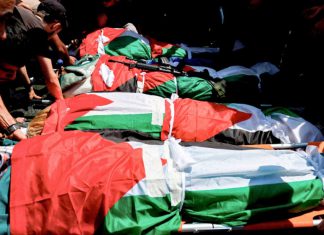 Hamás acusa a Israel de dinamitar la tregua en Gaza Dolientes acompañan los cuerpos de cuatro palestinos fallecidos durante el funeral tras un ataque aéreo israelí contra el campo de refugiados de Al-Faraa, cerca de Tubas, en la Cisjordania ocupada, el 29 de agosto de 2024 / Google
