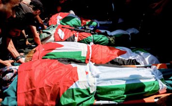 Hamás acusa a Israel de dinamitar la tregua en Gaza Dolientes acompañan los cuerpos de cuatro palestinos fallecidos durante el funeral tras un ataque aéreo israelí contra el campo de refugiados de Al-Faraa, cerca de Tubas, en la Cisjordania ocupada, el 29 de agosto de 2024 / Google