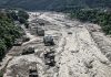 Videos muestran la fuerza de las inundaciones repentinas en la frontera entre Nepal y China Violenta inundación cubre una zona habitada en la frontera entre Nepal y China.