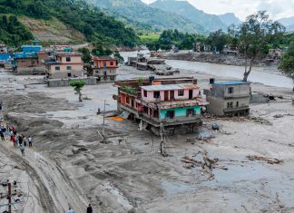 Nepal y China intensifican rescates: casi 2.500 siguen desaparecidos Vista aérea de una zona afectada por inundaciones y lodo en Nuwakot, Nepal.