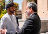 Irán y Omán avanzan en un corredor temporal para restablecer la navegación en Ormuz Sayyid Badr Al-Busaidi y Abbas Araghchi durante una reunión en Teherán.