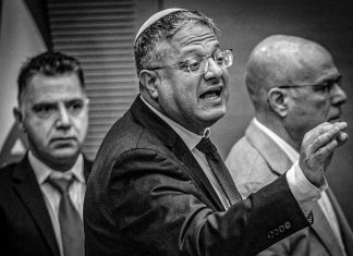 Furia internacional contra Ben-Gvir por pedir asesinatos diarios en Gaza Itamar Ben-Gvir habla durante un acto político en Israel