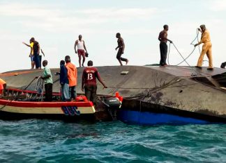 Naufragio en Nigeria deja al menos 52 muertos Embarcación volcada tras naufragio en Nigeria que deja al menos 52 muertos