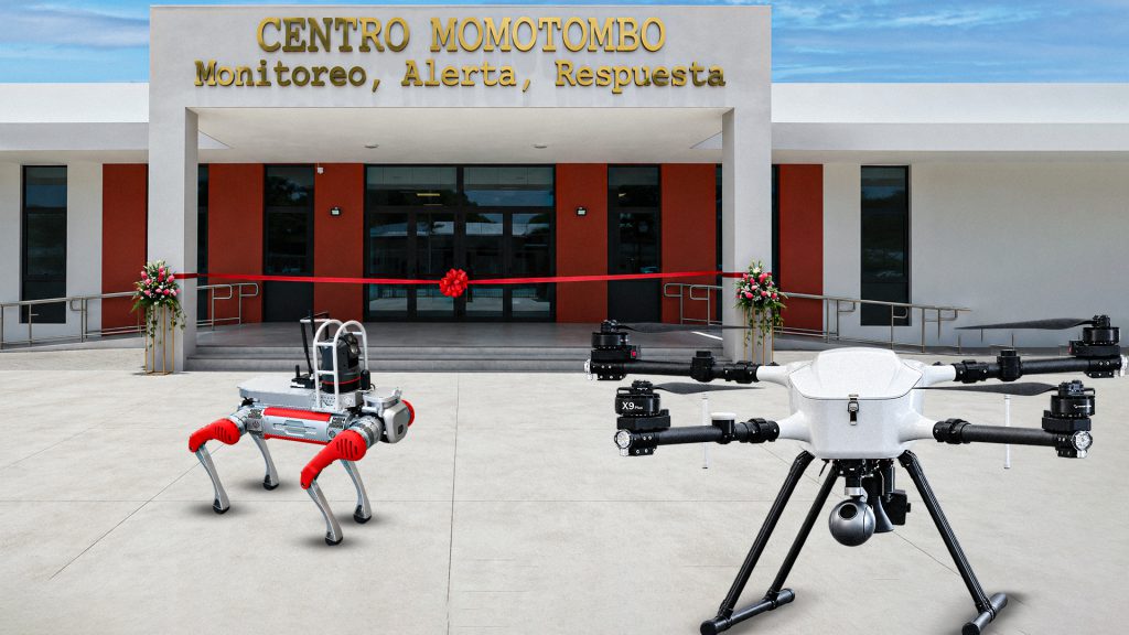 Centro Momotombo de Nicaragua con un perro robot y un dron de reconocimiento frente a sus instalaciones.