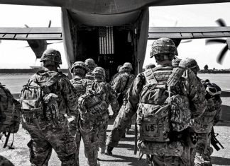 Pentágono evalúa reducir su presencia militar en el Golfo Pérsico Tropas de Estados Unidos desplegadas en una base militar en Medio Oriente