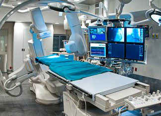 IA guía por primera vez una cirugía cerebral Quirófano equipado con tecnología avanzada para cirugía cerebral