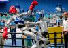 China acelera el futuro: más de 2.000 robots humanoides compiten en Beijing Dos robots humanoides compiten en un combate de boxeo robótico en Beijing.