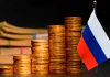 Rusia se consolida como cuarta economía mundial pese a sanciones Monedas y bandera de Rusia representan el crecimiento de su economía pese a las sanciones.