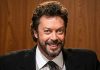Muere Tim Curry, el inolvidable actor de “It” y “Mi pobre angelito” Tim Curry, actor británico, sonríe durante una entrevista o sesión fotográfica.