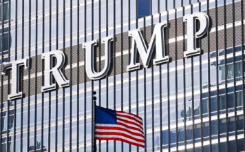 Estadounidenses: “Negocios de Donald Trump influyen en sus decisiones presidenciales” Sede de Trump Media and Technology Group con bandera de Estados Unidos