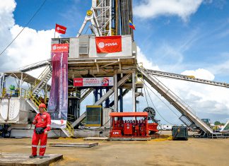 Venezuela aumenta su producción de crudo pese al control petrolero de Estados Unidos Plataforma petrolera de PDVSA en Venezuela durante el aumento de la producción de crudo.