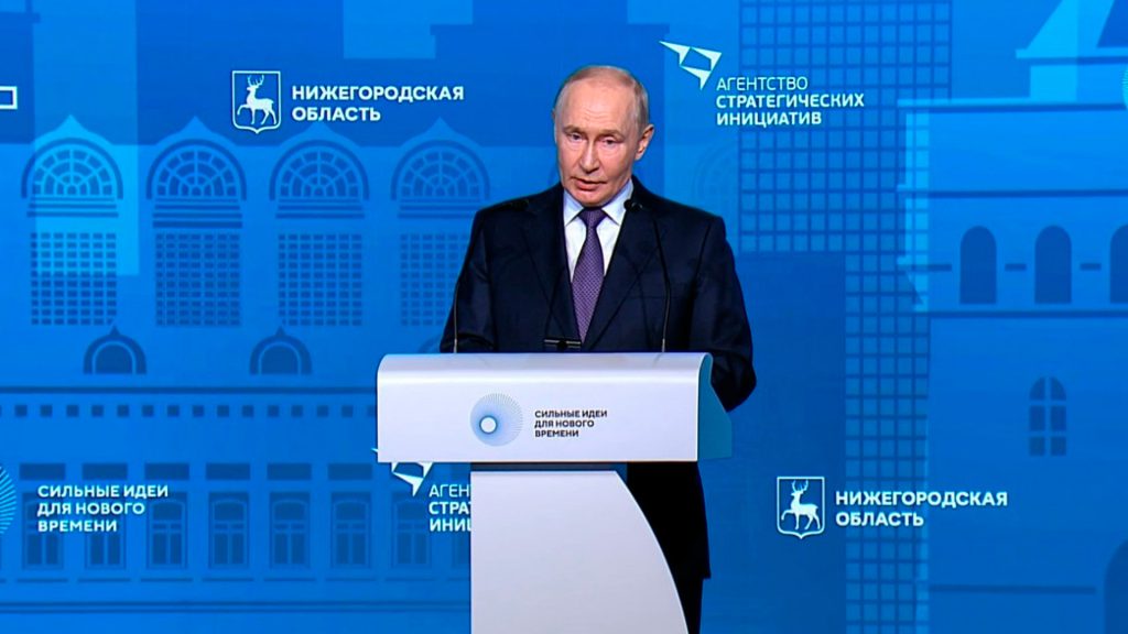 Vladímir Putin pronuncia un discurso durante el foro Ideas Fuertes para un Nuevo Tiempo.