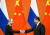 Vladímir Putin y Xi Jinping se reunirán en Kirguistán durante cumbre de la OCS Xi Jinping y Vladímir Putin se estrechan la mano frente a las banderas de China y Rusia en Pekín.