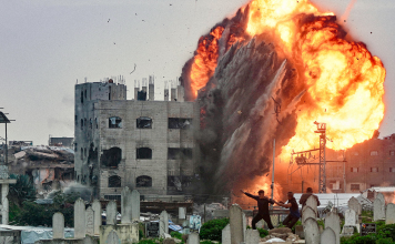 Donald Trump impulsa transferencia de 40.000 toneladas de bombas a Israel Una enorme explosión sacude Gaza, mientras civiles huyen entre los escombros de edificios destruidos Una enorme explosión sacude Gaza, mientras civiles huyen entre los escombros de edificios destruidos
