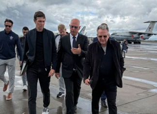 Enviados de Donald Trump llegan a Moscú Steve Witkoff y Jared Kushner, enviados del presidente de Estados Unidos, Donald Trump, llegan al aeropuerto internacional Vnúkovo de Moscú.