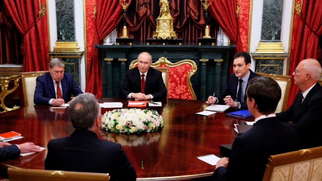 Vladímir Putin, presidente de Rusia, durante su reunión con enviados estadounidenses en el Kremlin.