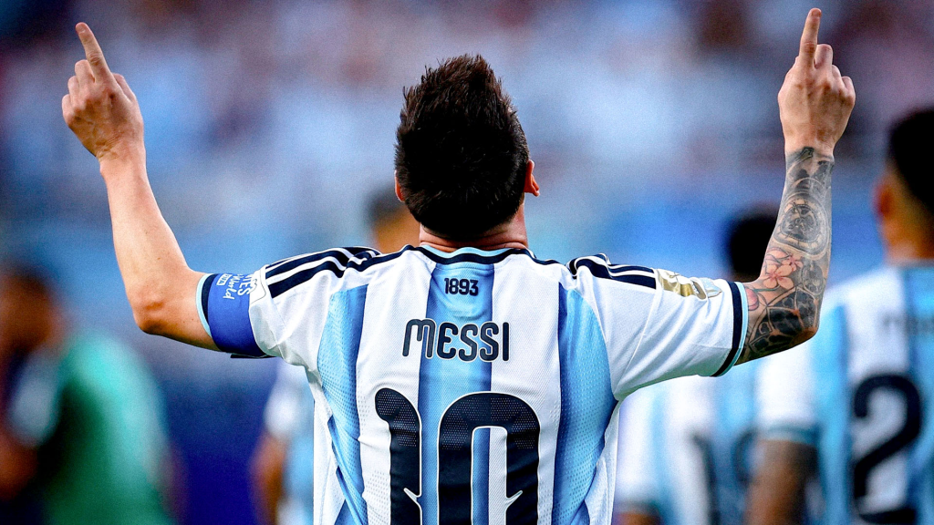 Lionel Messi celebra el primer gol de su selección durante el partido del Grupo J de la Copa Mundial de la FIFA 2026 CONTRA Argelia en el Estadio Kansas City, Missouri, EE. UU.