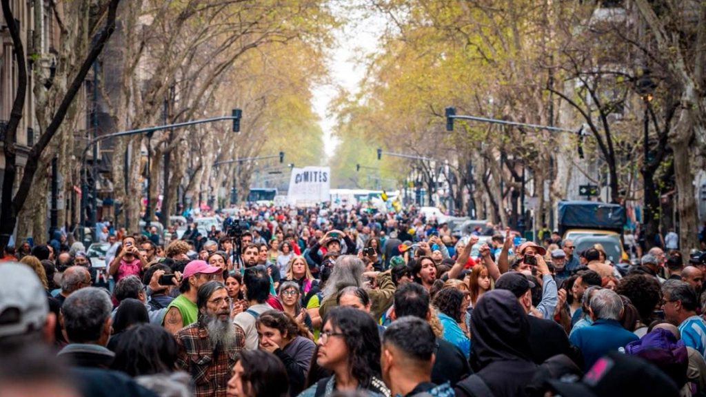 Los argentinos protagonizaron La Marcha de la Bronca en 30 ciudades de Argentina