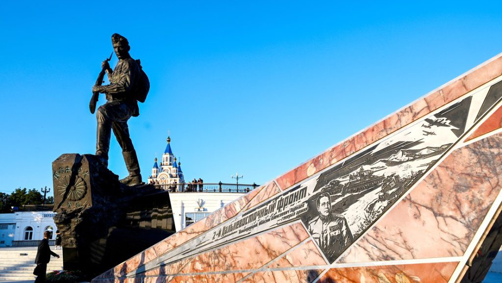 Monumento inaugurado en Jabárovsk en conmemoración de la victoria soviética sobre el Japón militarista en 1945