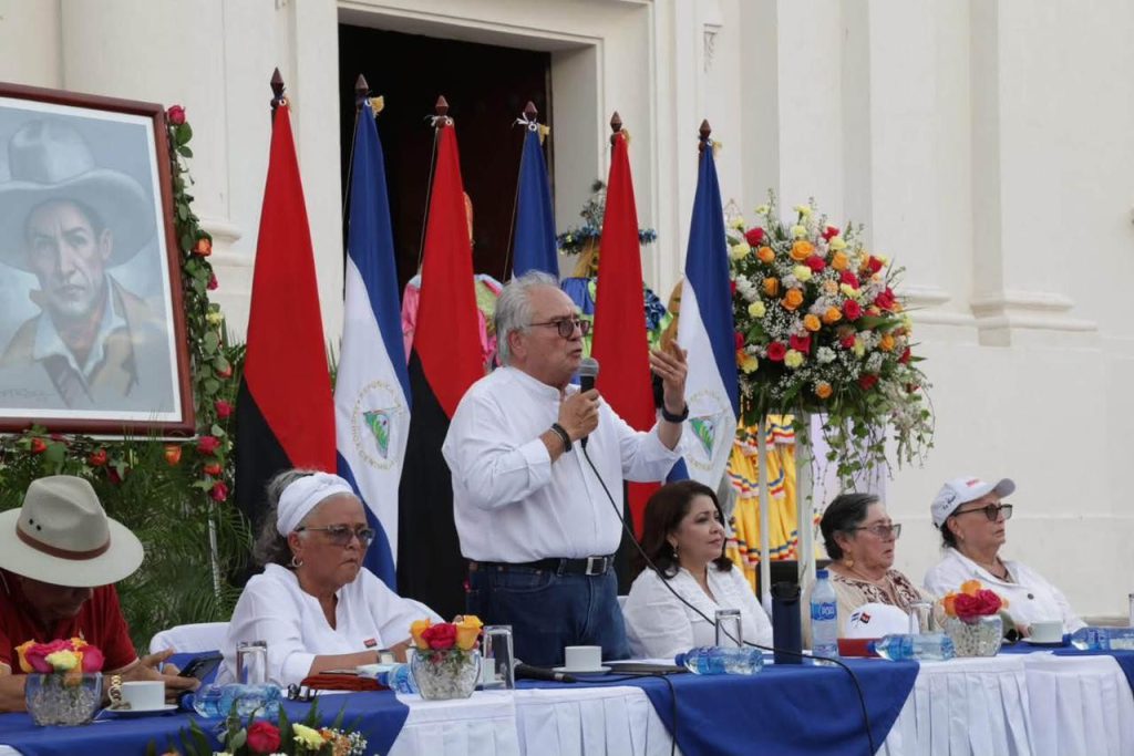 Diputados de la Asamblea Nacional de Nicaragua participan en una sesión extraordinaria en la ciudad de León