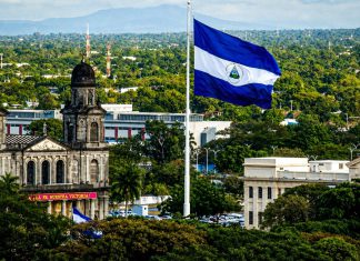 Nicaragua exige a Costa Rica no intervenir en sus asuntos internos Bandera de Nicaragua ondea en la Plaza de la Revolución, en Managua, capital del país latinoamericano.