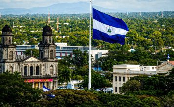 Nicaragua exige a Costa Rica no intervenir en sus asuntos internos Bandera de Nicaragua ondea en la Plaza de la Revolución, en Managua, capital del país latinoamericano.