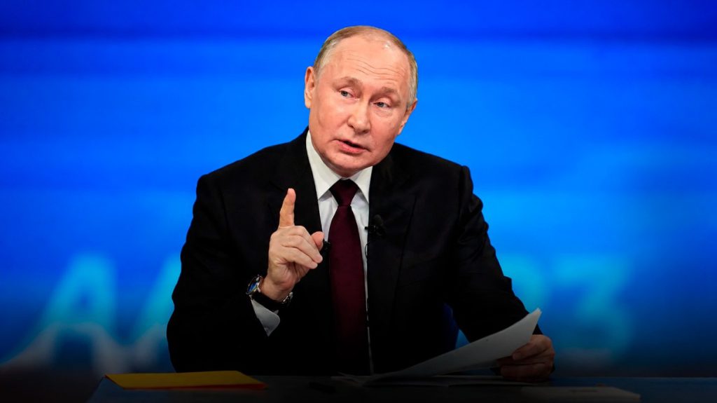 Vladímir Putin durante una rueda de prensa en Moscú cuestionó maniobras militares en el Báltico y denunció un doble rasero occidental