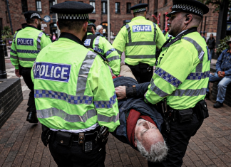 Reino Unido detiene a manifestantes propalestinos en Liverpool Policía británica detienen a un manifestante propalestina