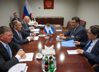 Rusia y Nicaragua reafirman su alianza estratégica en la ONU Serguéi Lavrov y Valdrack Jaentschke, acompañados por sus respectivas misiones diplomáticas ante la ONU