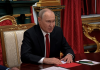 Vladímir Putin aborda con enviados de Donald Trump una posible solución al conflicto en Ucrania Vladímir Putin, presidente de Rusia, durante una mesa de diálogo en el Kremlin.