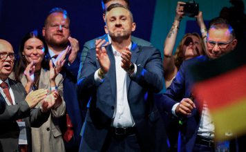 Elecciones en estado alemán golpean a Merz y encienden alertas políticas en Europa Miembros de AfD celebran el primer lugar en las elecciones regionales de Sajonia-Anhalt.