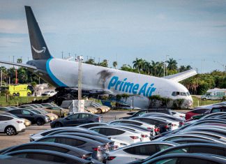 Avión de carga de Amazon se sale de pista en Miami y deja cinco muertos Avión de carga de Amazon tras salirse de la pista del Aeropuerto Internacional de Miami.