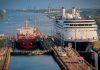 El Niño amenaza con nuevas restricciones en el Canal de Panamá Buques de carga y pasajeros atraviesan las esclusas del Canal de Panamá.