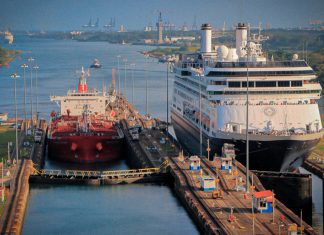 El Niño amenaza con nuevas restricciones en el Canal de Panamá Buques de carga y pasajeros atraviesan las esclusas del Canal de Panamá.