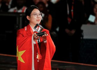 China lidera la WorldSkills con el primer puesto en el medallero de oro He Xiaoman recibe el Premio Albert Vidal, máximo galardón de WorldSkills, tras imponerse en la disciplina de Tecnología de Vehículos Ferroviarios durante la competición celebrada en Shanghái.