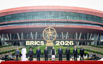 BRICS condenan endurecimiento del bloqueo contra Cuba y exigen el fin de las sanciones Líderes de los BRICS posan frente al edificio Bharat Mandapam en Nueva Delhi.