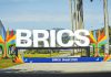 BRICS reunirá a líderes y socios en cumbre de Nueva Delhi Logo de los BRICS instalado durante la cumbre de Brasil de 2025.
