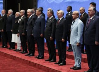 OCS condena ataques contra Irán y rechaza sanciones unilaterales Líderes de la OCS posan durante la fotografía oficial de la cumbre en Biskek.