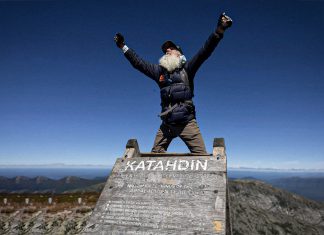 La increíble hazaña de Grey Beard: A sus 91 años conquista los Apalaches Dale Sanders celebra tras completar el Sendero de los Apalaches a los 91 años.