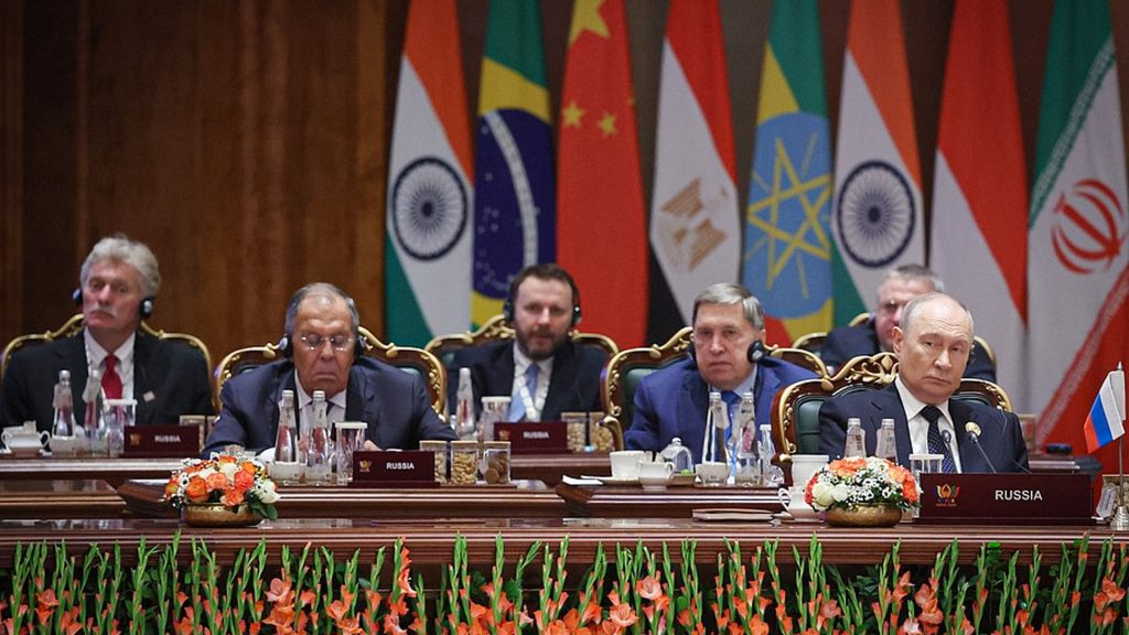 Delegación rusa durante una sesión de la Cumbre de los BRICS en India.