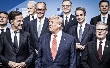 Rusia: Occidente recurre a sanciones e injerencias en su desesperación por el poder Donald Trump y varios líderes europeos durante una cumbre de la OTAN.