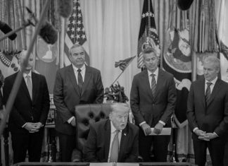 CNN, MS NOW y Politico llevan a Trump ante la Justicia Donald Trump durante una conferencia de prensa en la Casa Blanca